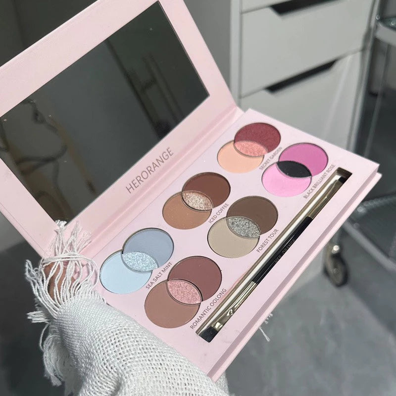 Her orange Eye pallete kit with brush