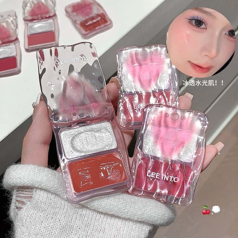 Lee into Blusher + Highlighter